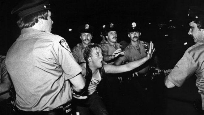 The Stonewall Riots, clicar para ler mais