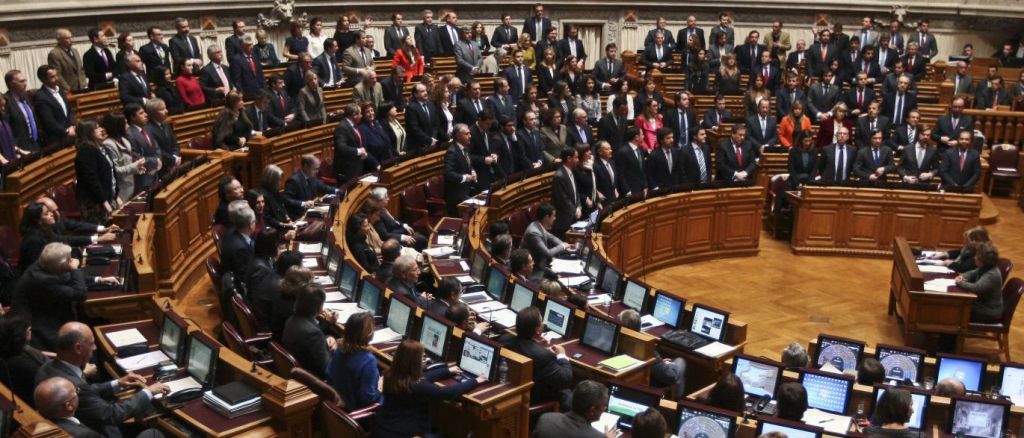 Adopção: Assim Foi A Discussão Na Assembleia Da República (e estes os&nbsp;votos)