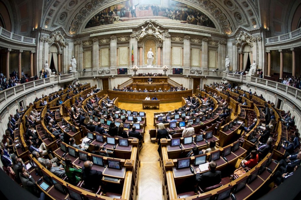 Adopção: São Estes Os Projectos De Lei Que Vão A Discussão Na Assembleia Da&nbsp;República