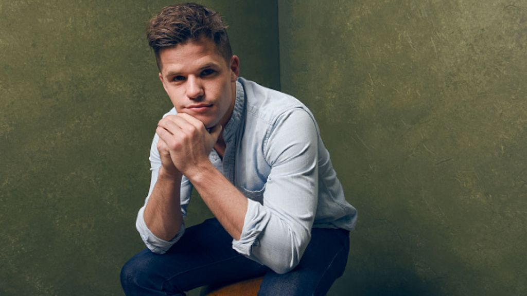 Charlie Carver: “Sê Quem Precisavas Quando Eras Mais&nbsp;Novo”
