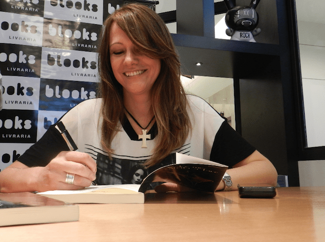 Entrevista a Mayti Ulian, autora do livro “A Dor Me Enfeita A&nbsp;Face”