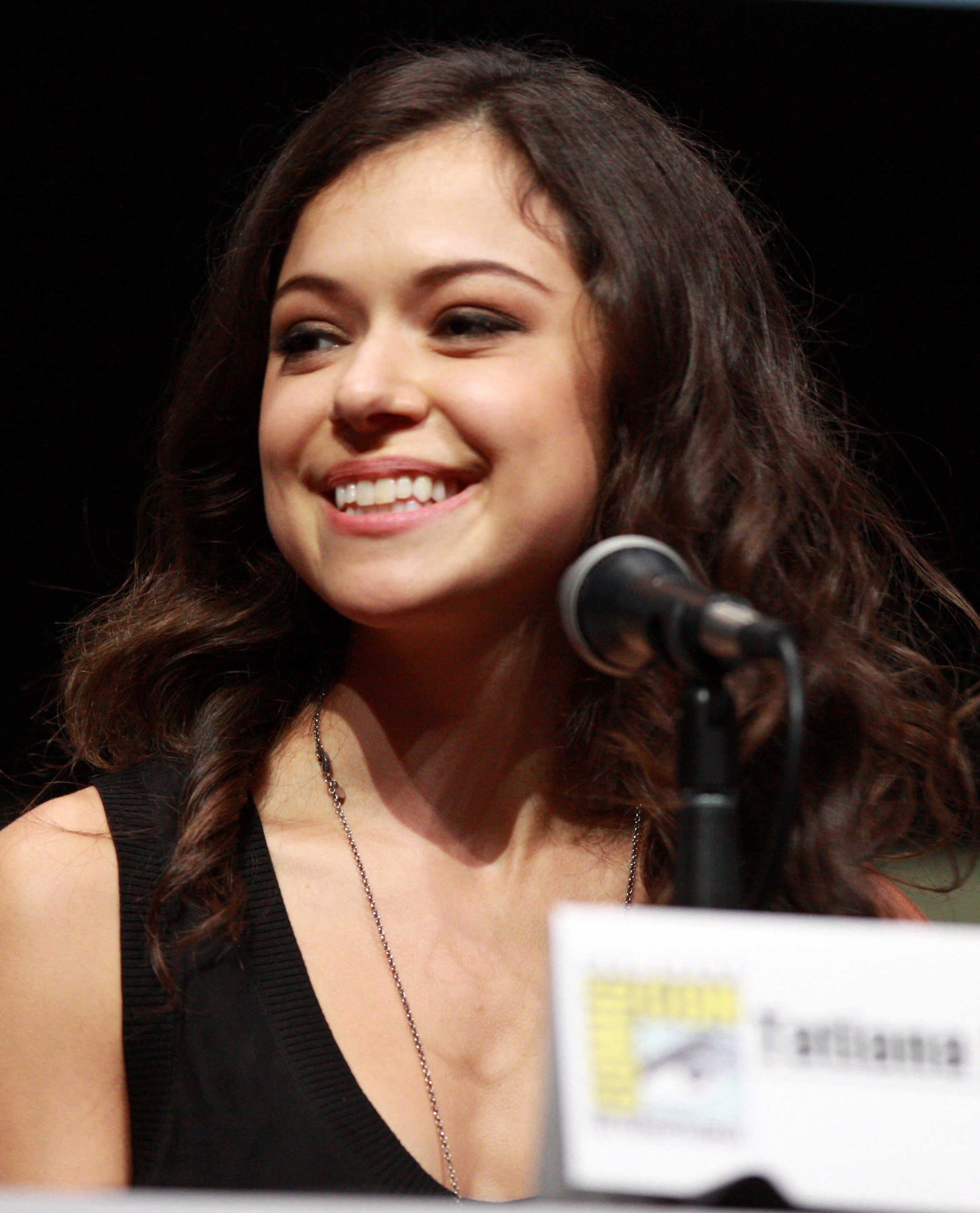 Tatiana_Maslany_by_Gage_Skidmore