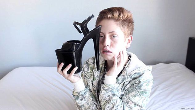 “Por que é que os gays têm de o gritar pelo holofote?”