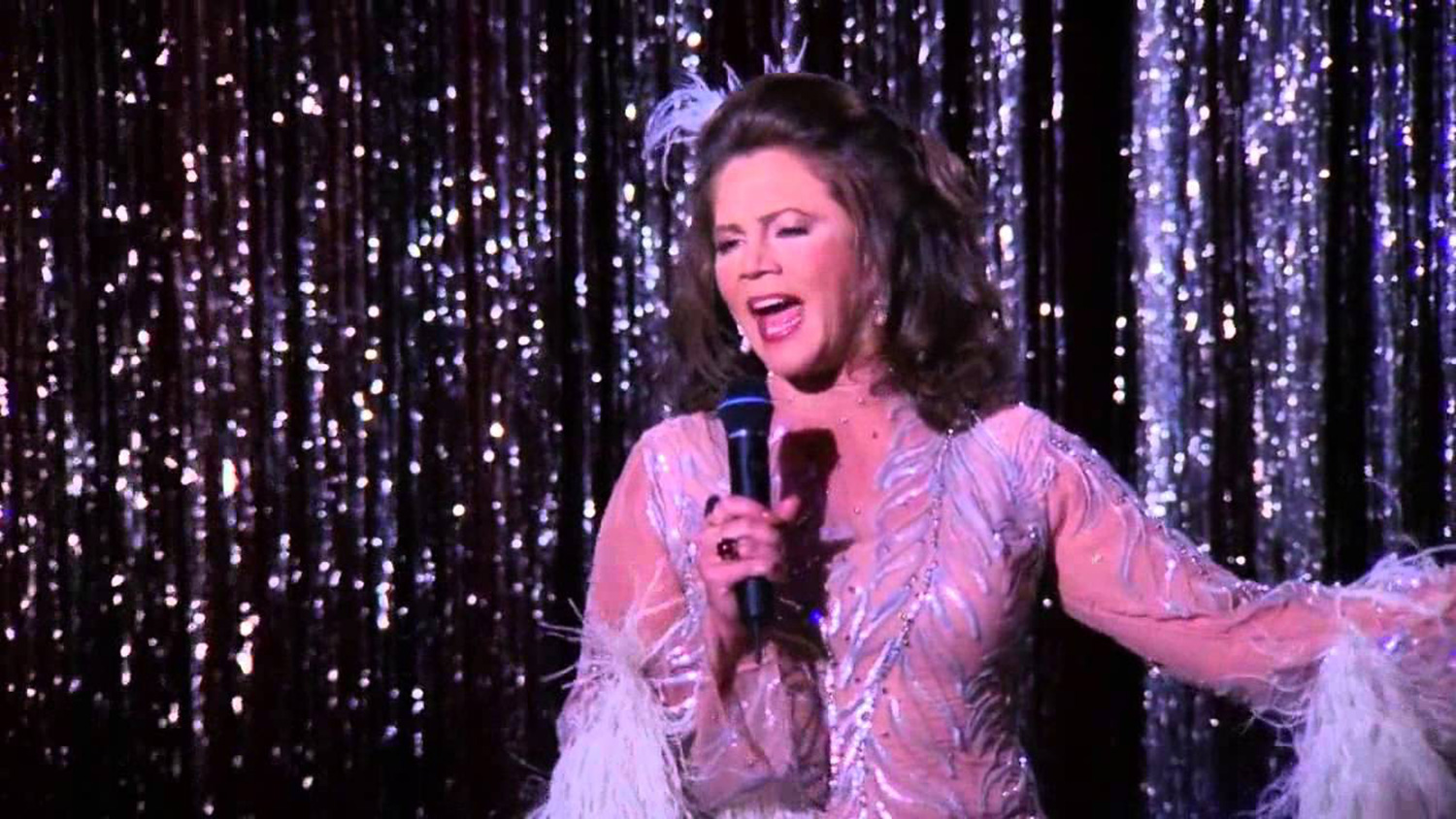 friends-pile-homofobia-bifobia-transfobia-helena-handbaskettelevisao-lgbti-chandler