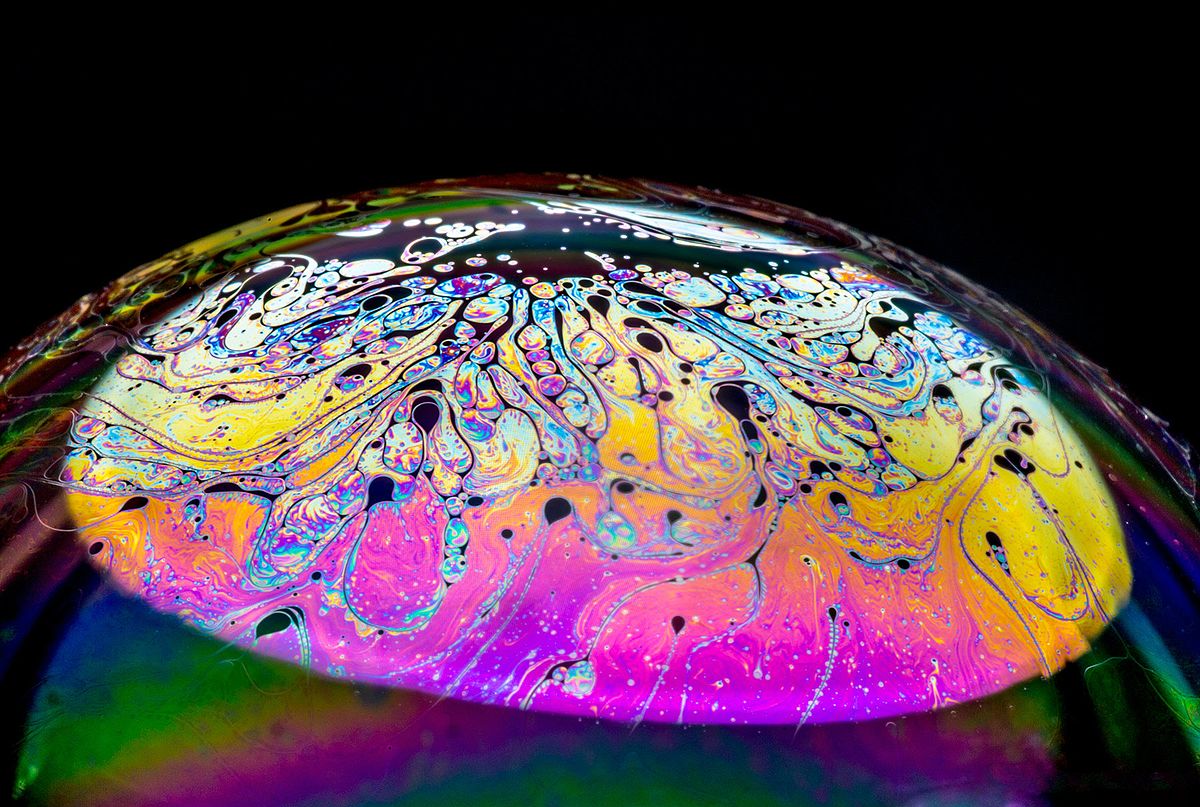 privilégio gay homem lgbti Macro_Photography_of_a_soap_bubble