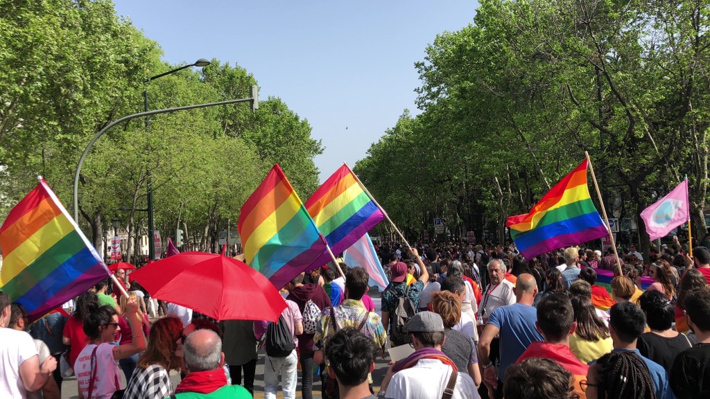 25 de Abril com as Cores do&nbsp;Arco-Íris