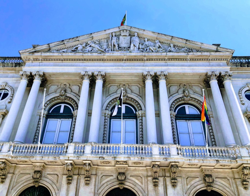 No Dia Nacional Contra A Homofobia, Bifobia e Transfobia Lisboa Hasteou Bandeira&nbsp;Arco-Íris