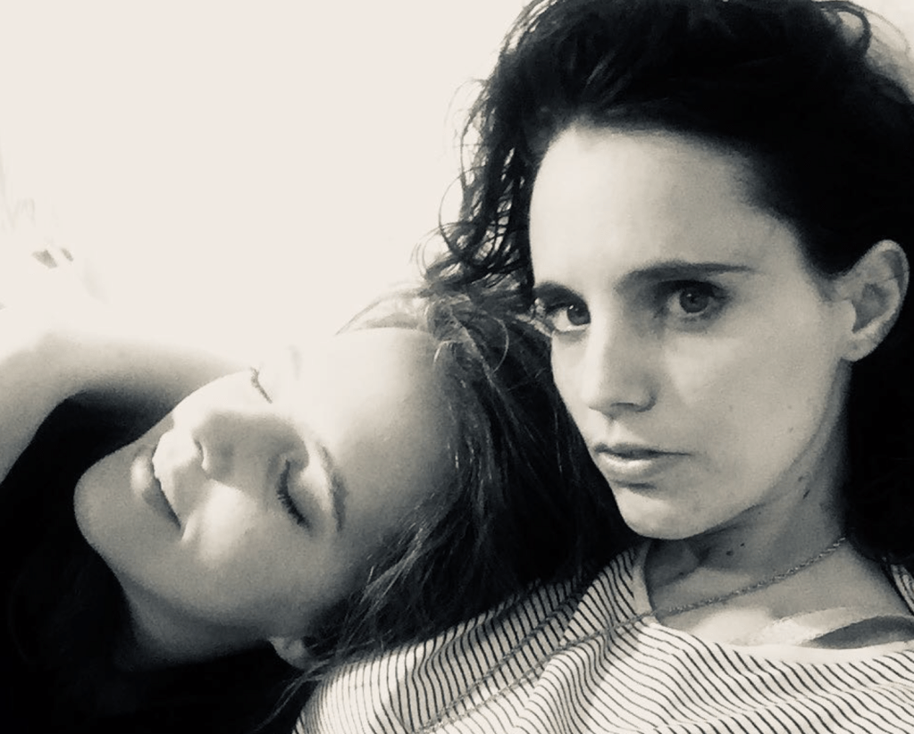 Anna Calvi: “A cultura está saturada da ideia de mulheres serem perseguidas por&nbsp;homens.”