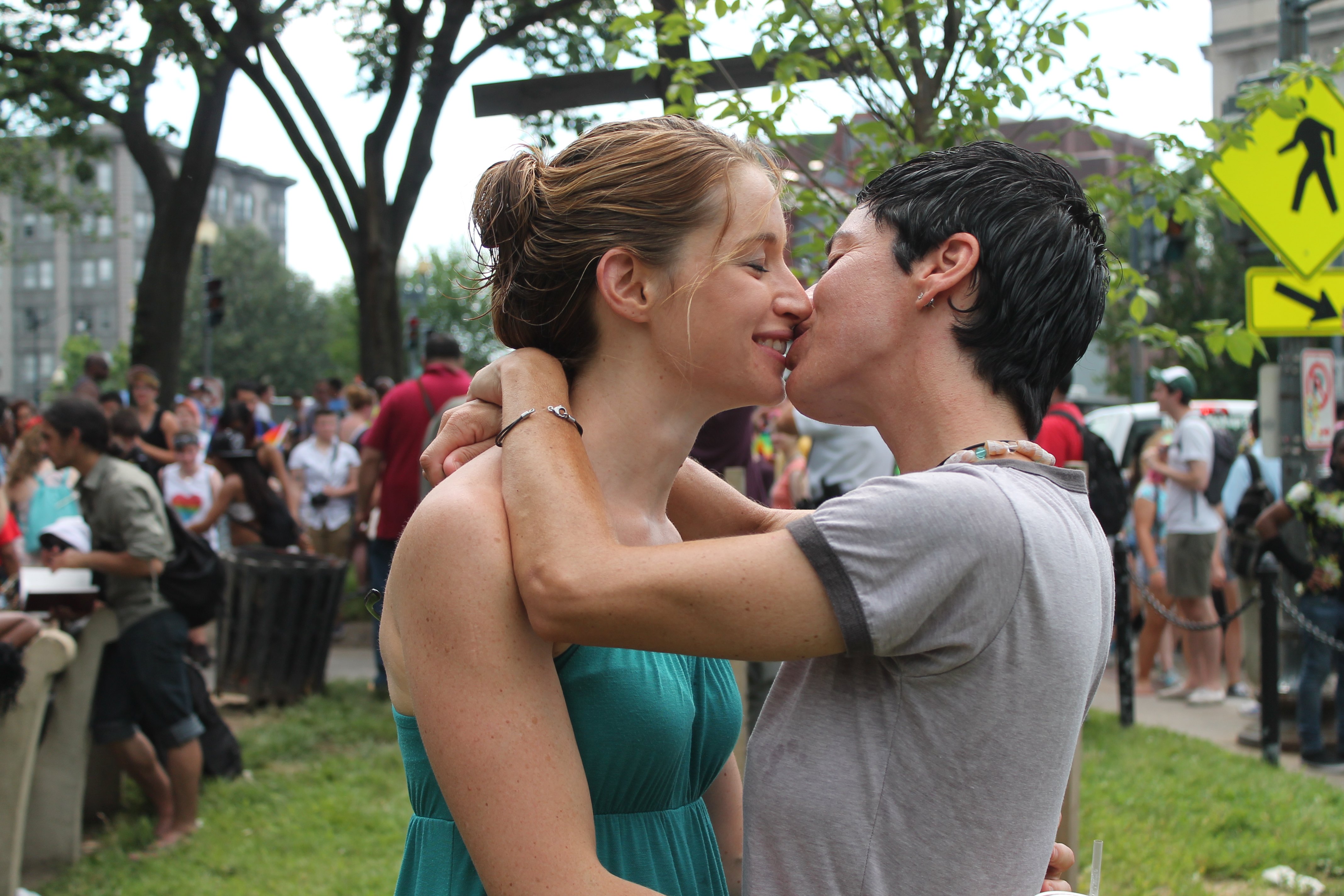 Gay_Pride_kiss_(18792753206)