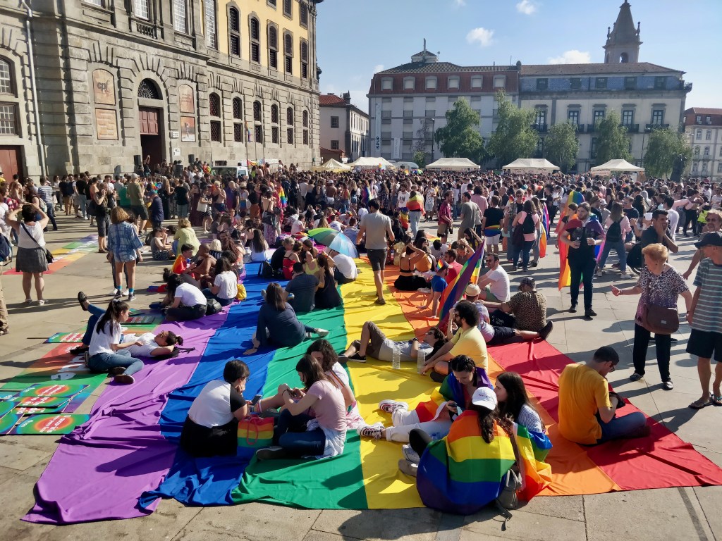 Fotogaleria: A 14ª Marcha do Orgulho LGBT+ do Porto levou 7000 às&nbsp;ruas