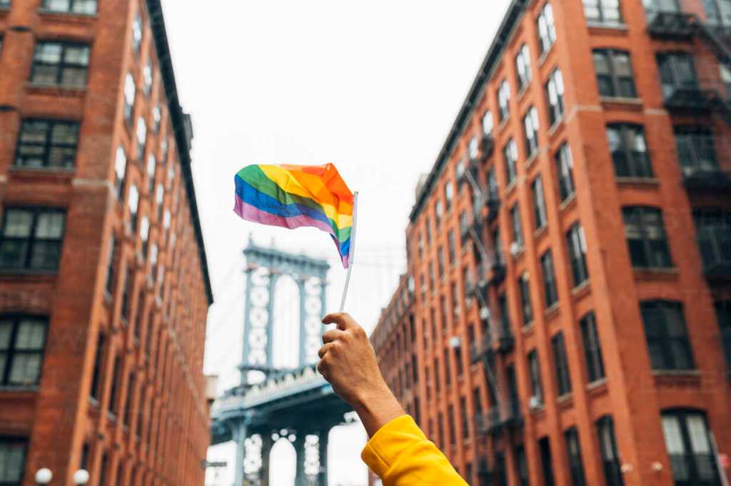 EUA: Pessoas que se identificam LGBT sobe para valor recorde de&nbsp;5,6%