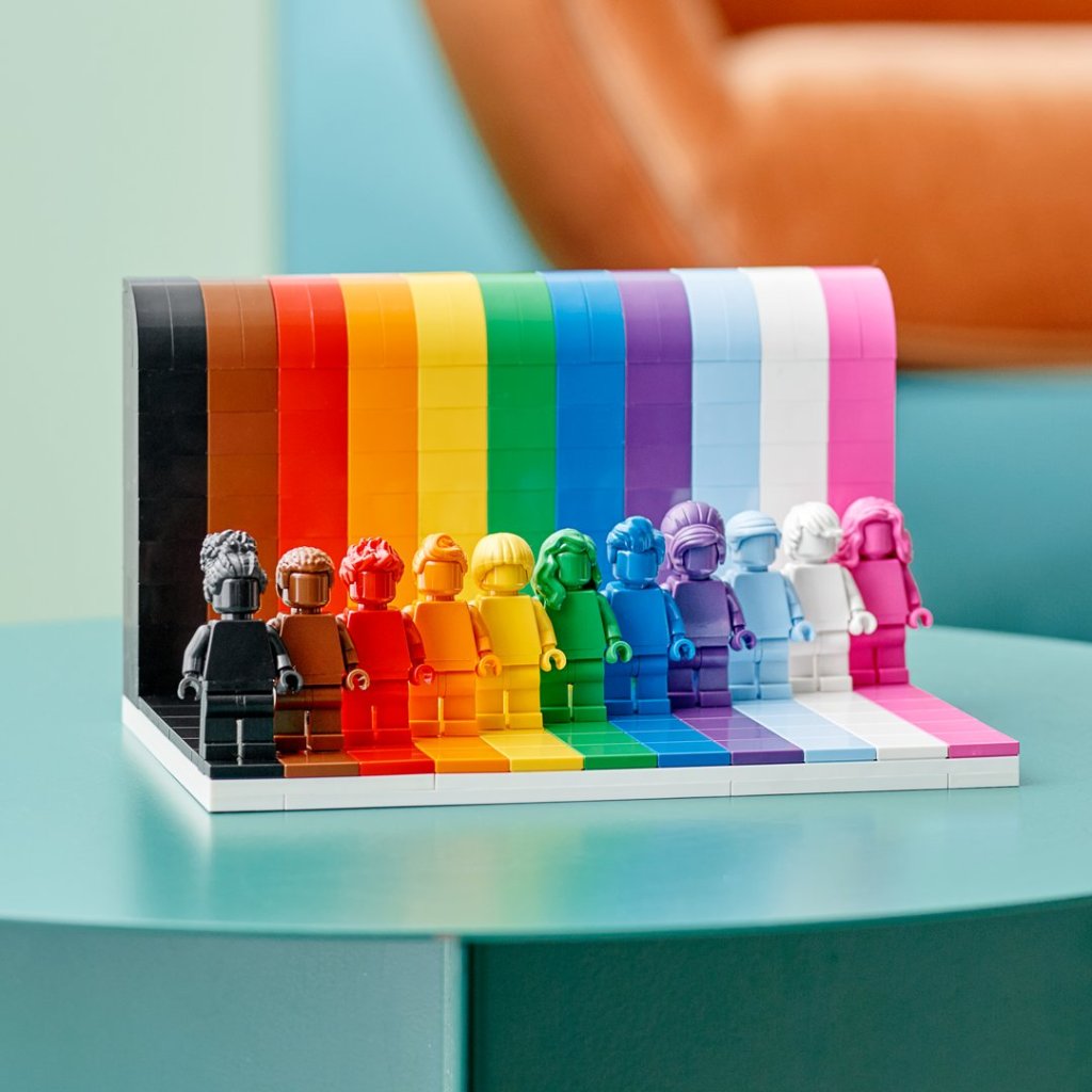 “Everyone is awesome!” LEGO lança conjunto do Orgulho&nbsp;LGBTIQ