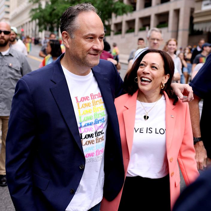 EUA: Kamala Harris é a primeira vice-presidente em funções numa Marcha do Orgulho&nbsp;LGBTI