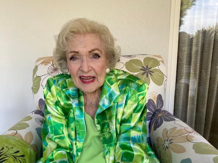 Betty White: ‘Última fotografia’ lançada para marcar o 100º aniversário: “Radiante, bonita e feliz como&nbsp;sempre”