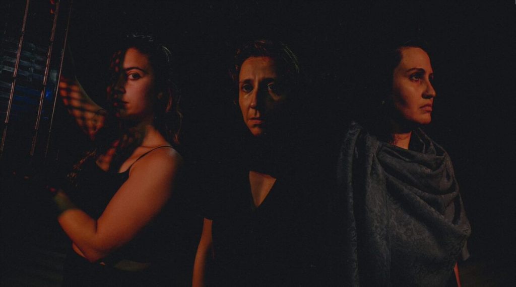 SAMOTRACIAS, de Carolina Santos, traz a palco testemunhos de mulheres migrantes no&nbsp;Algarve