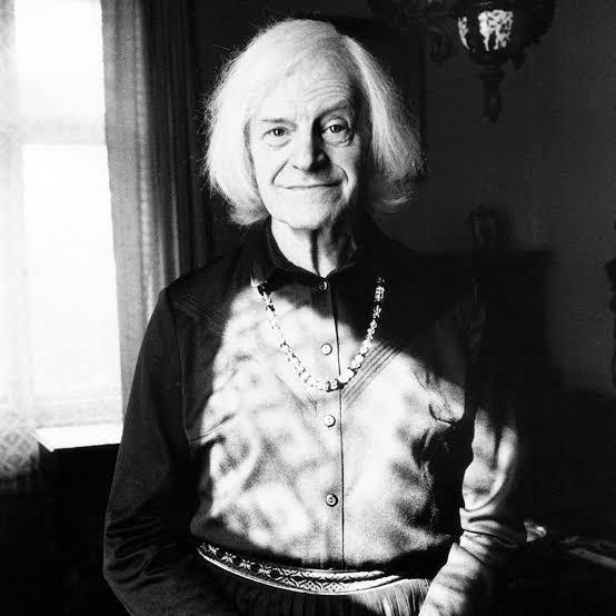 Festival de Almada acusado de ‘transfake’ pela peça “Eu sou a minha própria mulher” sobre Charlotte von&nbsp;Mahlsdorf