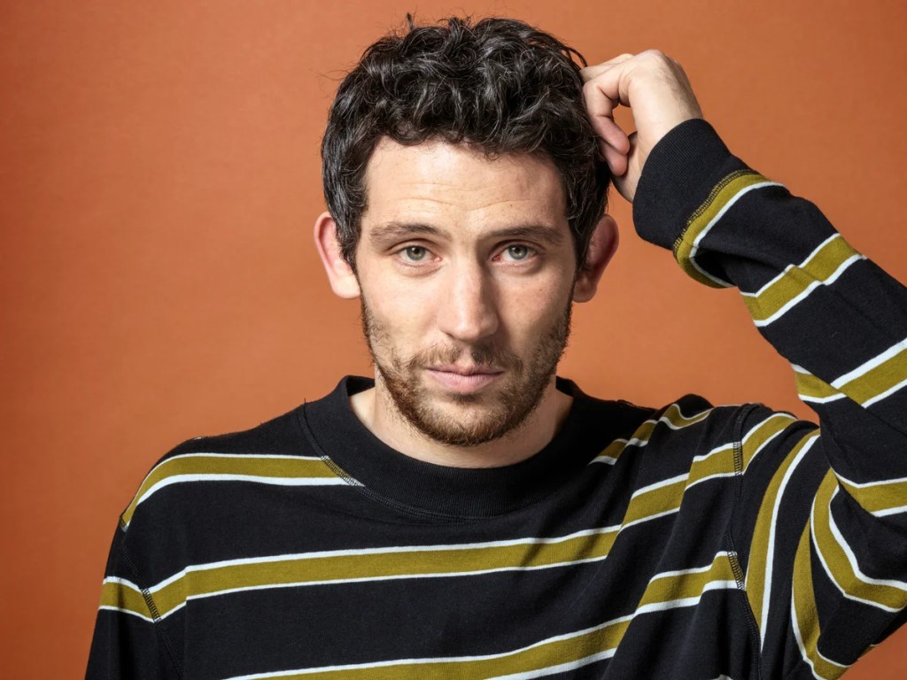 Josh O'Connor está "dividido" sobre atores heterossexuais representarem personagens gay