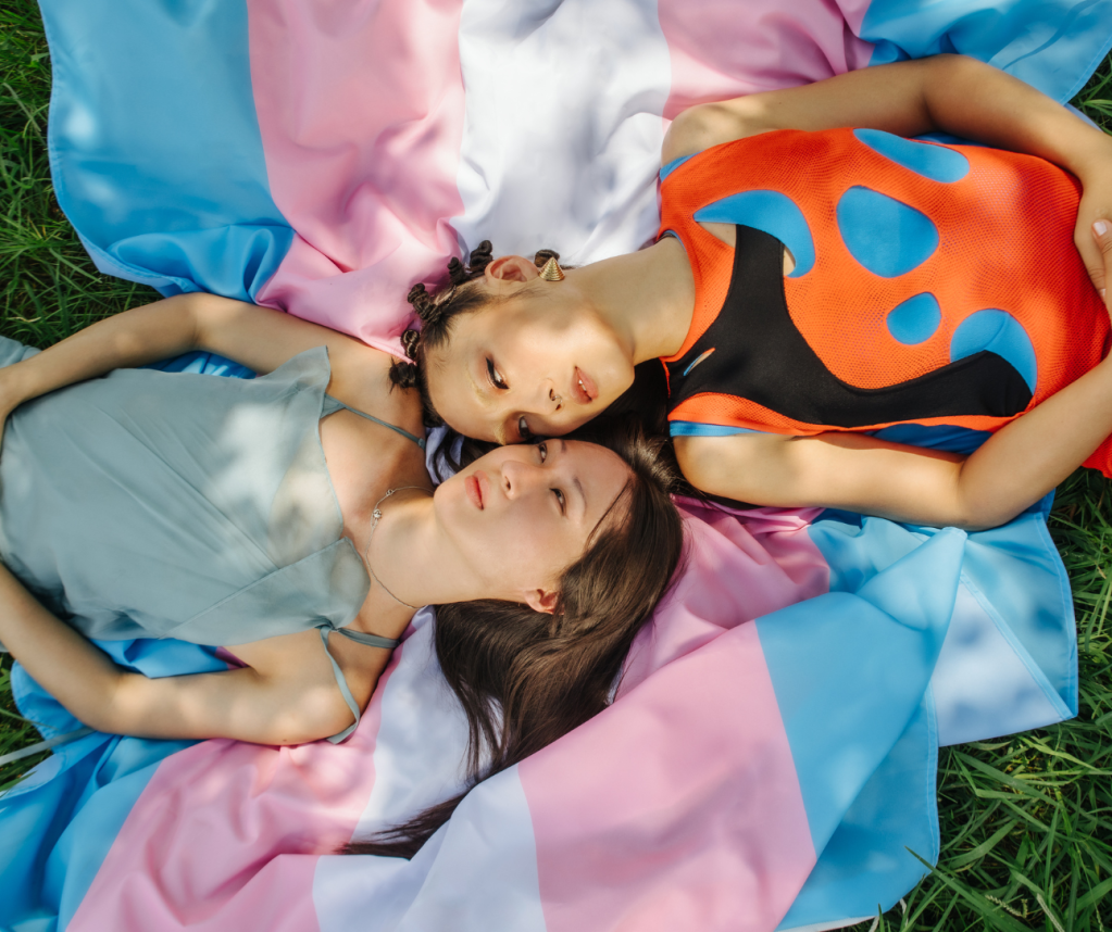 Inglaterra restringe acesso a bloqueadores de puberdade: um passo atrás na Saúde e Bem-Estar de Jovens&nbsp;Trans