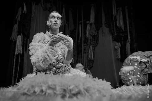 Teatro: "Q de Quê?" é uma peça dirigida a crianças e jovens que procura refletir sobre a diversidade de género