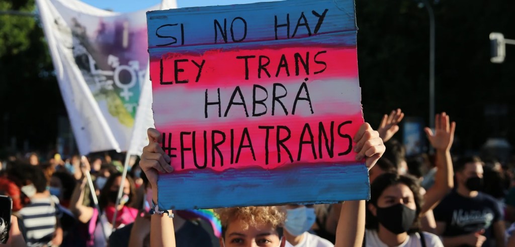 Espanha aprova nova legislação pela autodeterminação das pessoas trans