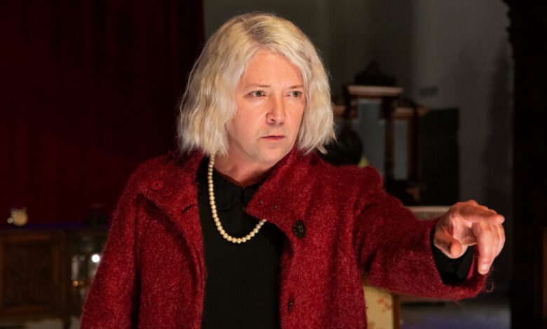 Festival de Almada criticado de 'transfake' pela peça "Eu sou a minha própria mulher" sobre Charlotte von Mahlsdorf