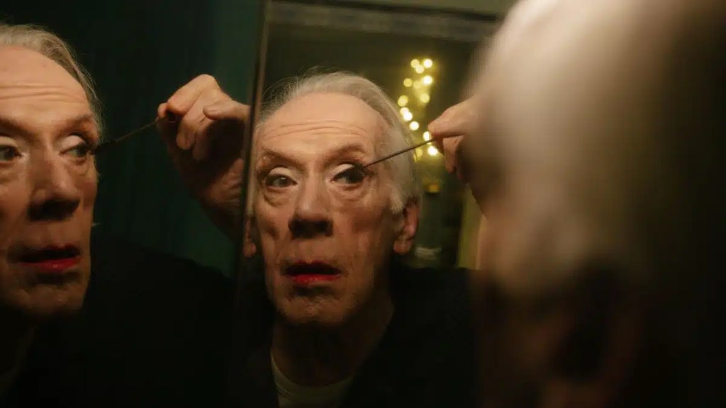 J&B lança o primeiro grande anúncio festivo e mostra apoio de avô a neta trans