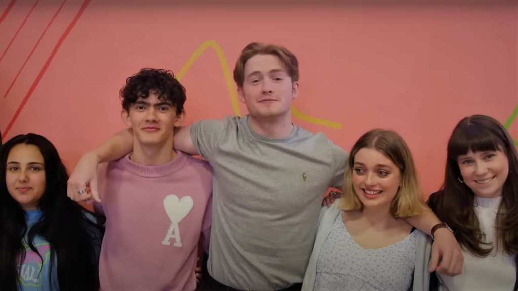 Heartstopper dá início à produção da segunda temporada e elenco dá as boas-vindas a novos membros