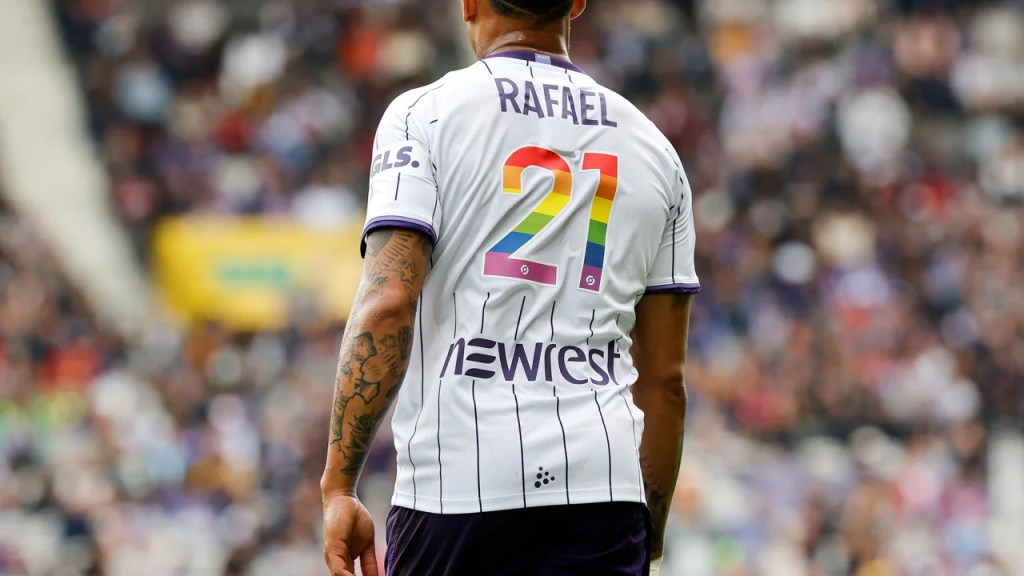 França: Futebolistas afastados de jogo após recusarem participar em campanha contra a&nbsp;homofobia