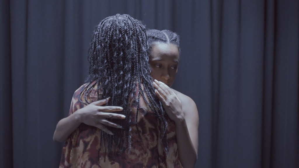 Teatro: 'Casa Com Árvores Dentro' aborda em palco temas como a discriminação étnico-racial e a LGBTQfobia