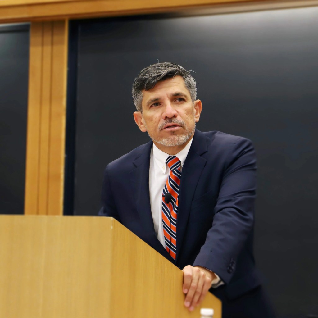 Victor Madrigal-Borloz da ONU adverte EUA para proteger os direitos LGBTI+: "A igualdade não está à vista"