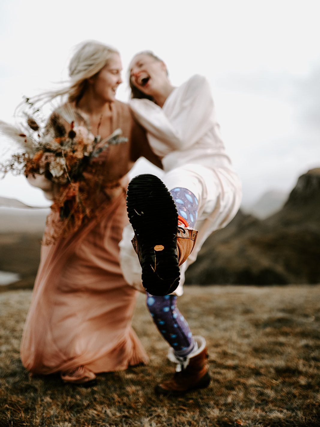 Igreja da Escócia aprovou o casamento entre pessoas do mesmo género e removeu as palavras “marido" e "mulher"