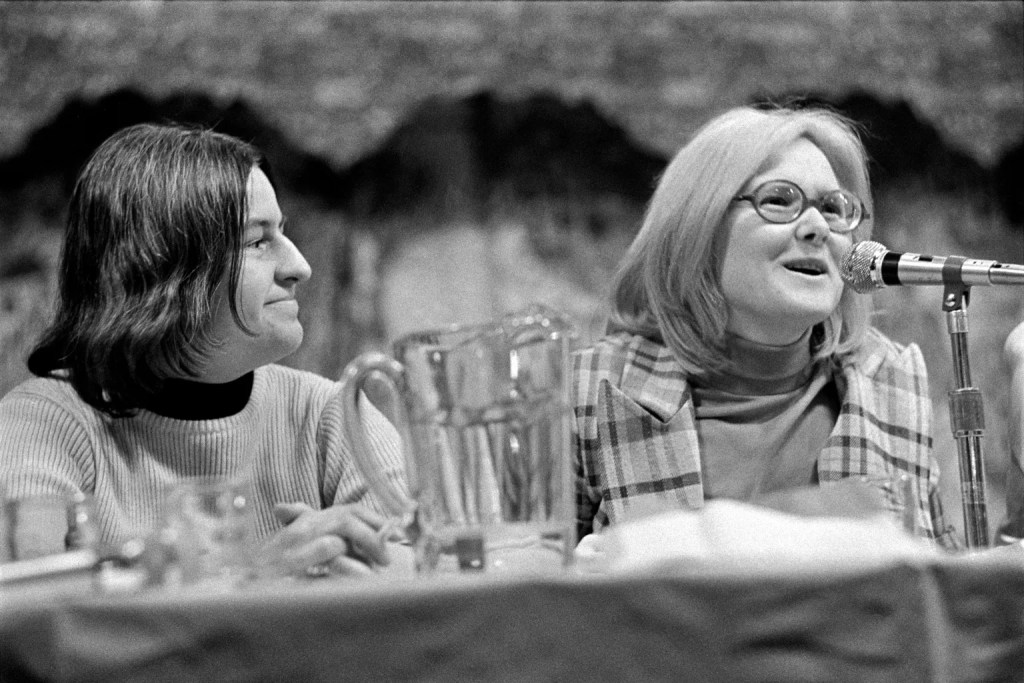 Barbara Love, que lutou pela integração de lésbicas no movimento feminista, morre aos 85 anos