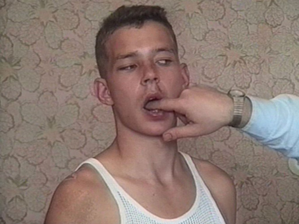 Queer Lisboa e Queer Porto 2024: Primeiros destaques mostram retrospetiva a William E. Jones e a "resistência queer" em zonas de conflito.

Na imagem: The Fall of Communism as Seen in Gay Pornography