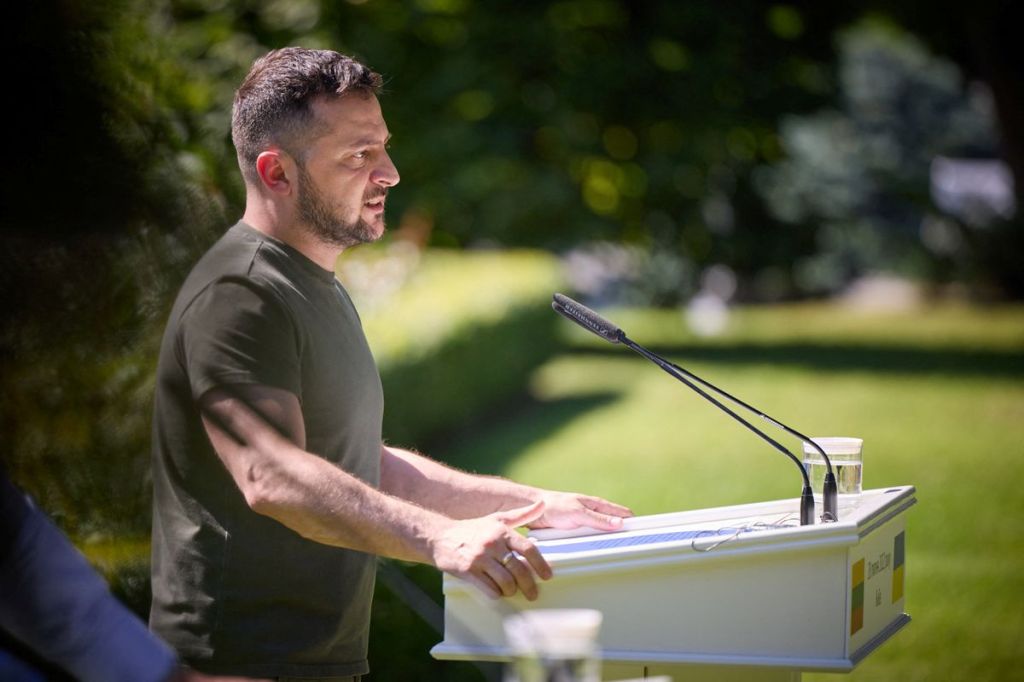 Zelenskiy pede ao governo que estude a legalização do casamento igualitário na Ucrânia