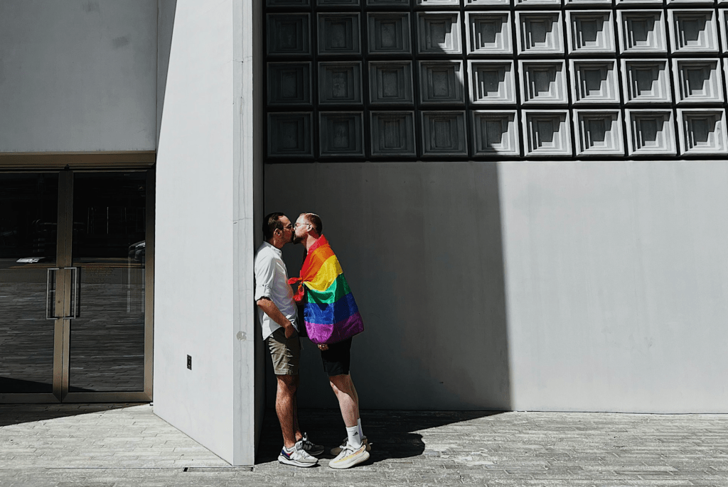 Crimes de ódio contra comunidade LGBTI+ bate recordes pela Europa e Portugal segue&nbsp;tendência