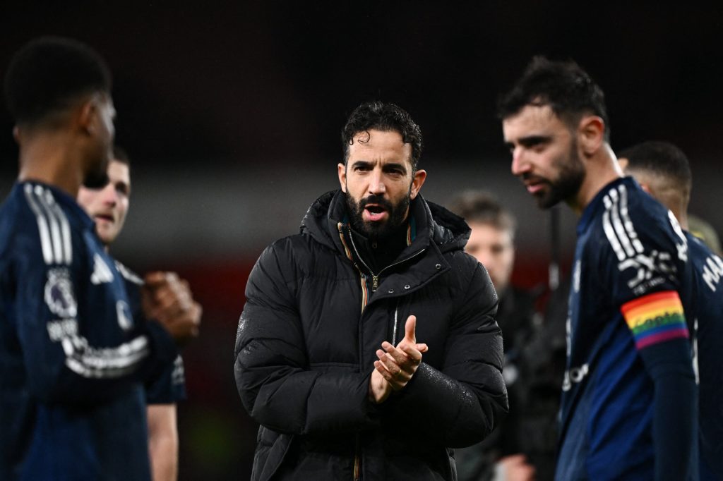 Ruben Amorim defende decisão do plantel masculino do Manchester United em não usar camisolas arco-íris