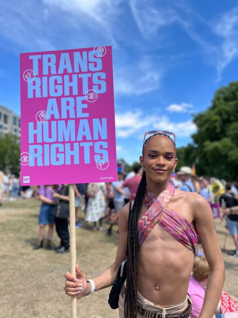 Yasmin Finney, estrela de Heartstopper, fez um discurso inspirador no London Trans+ Pride