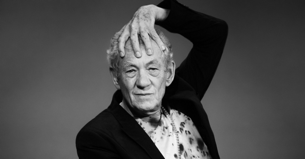Ian McKellen teme retorno da lei da era Thatcher que proibia a “promoção da homossexualidade”