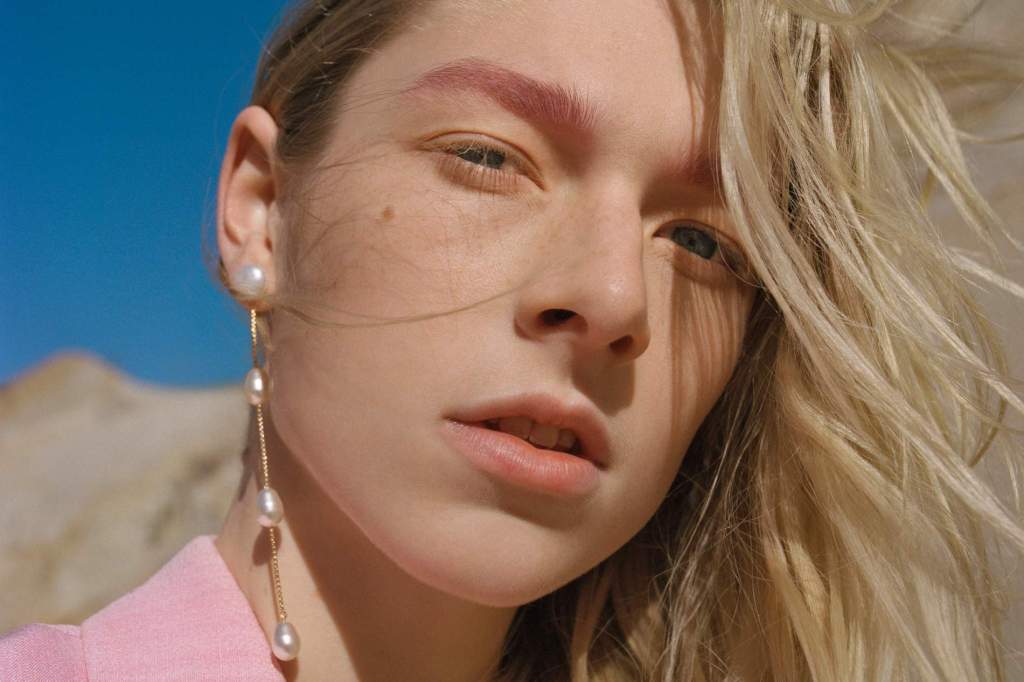 Hunter Schafer vítima de “misgendering” no passaporte devido a nova ordem anti-trans de&nbsp;Trump