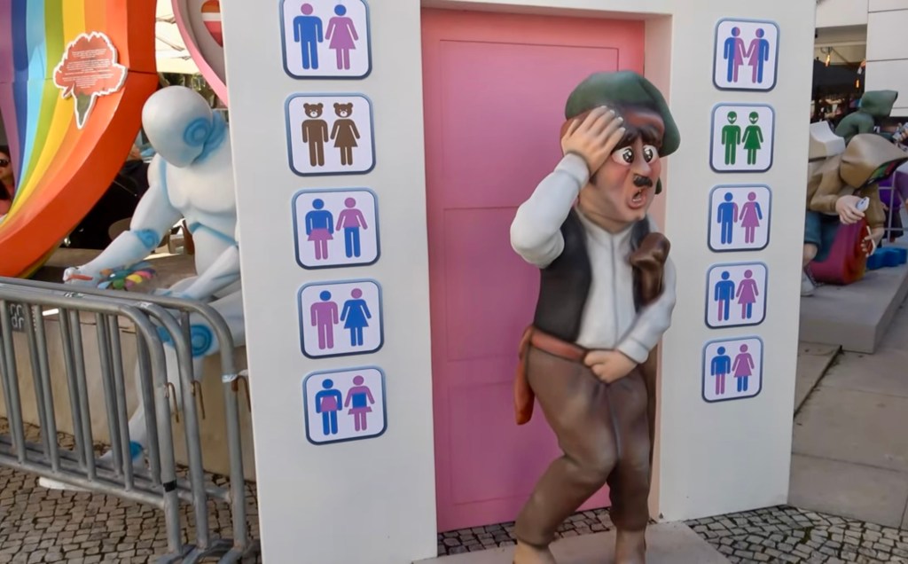 Carnaval de Torres Vedras recorre a sátira para ridicularizar população LGBTI+ em contexto de aumento da violência (casas de banho)