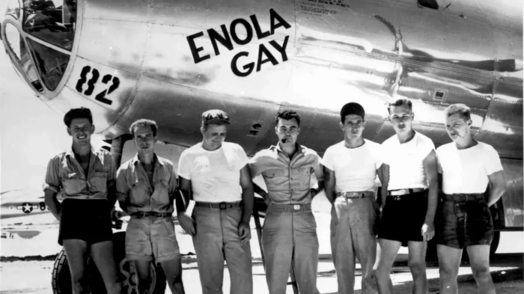 Enola Gay e o apagamento da diversidade: quando até a palavra ‘gay’ se torna um&nbsp;problema