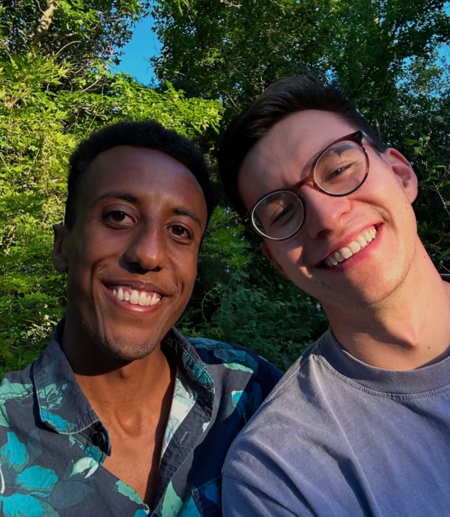 Visibilidade LGBTQ+ no desporto: Yared Nuguse apresenta namorado Julian