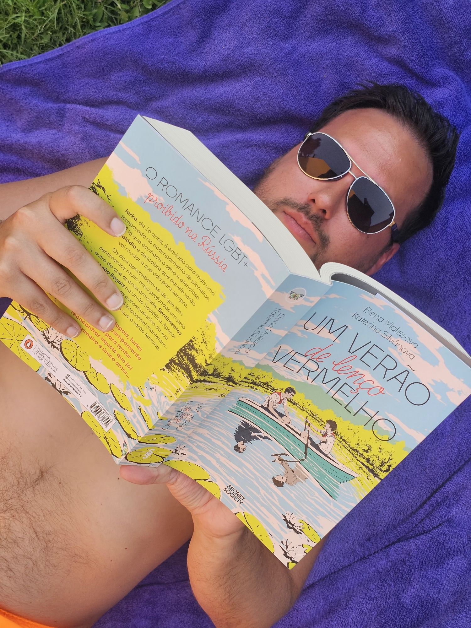 O peso da repressão: como ser quem somos nos pode levar à destruição – Review de Um Verão de Lenço&nbsp;Vermelho