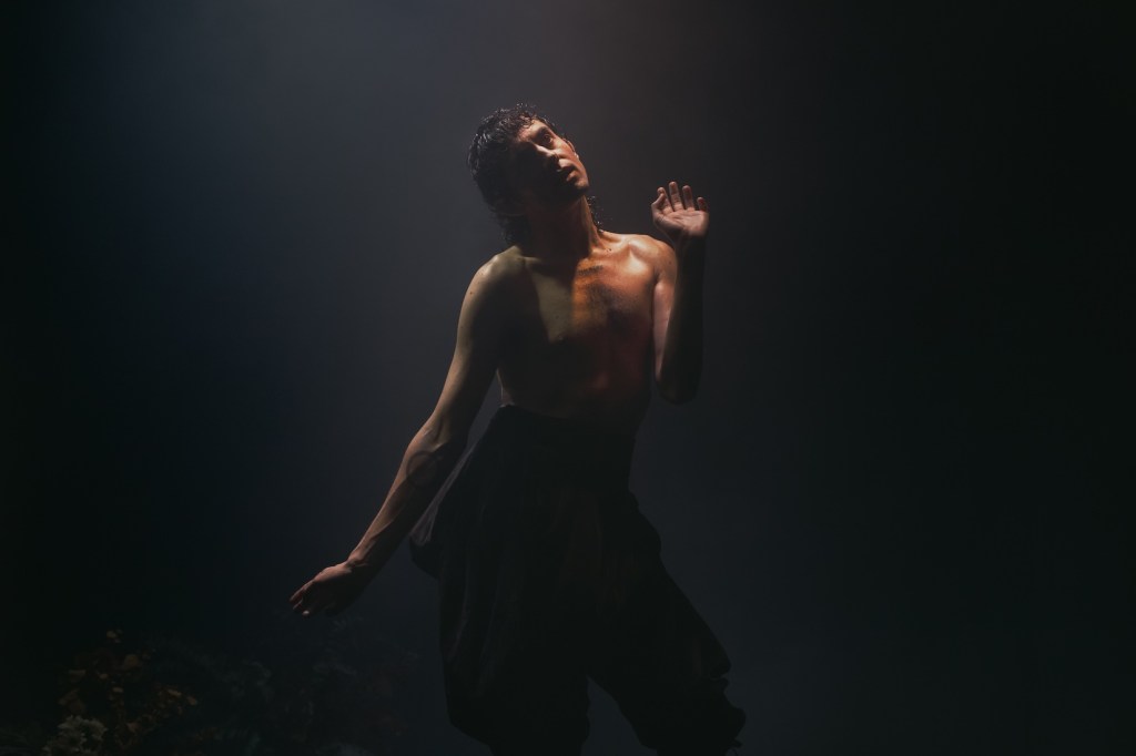 “Cada palavra, ação ou decisão em cena é política” — Alberto Cortés em entrevista na BoCA&nbsp;2025