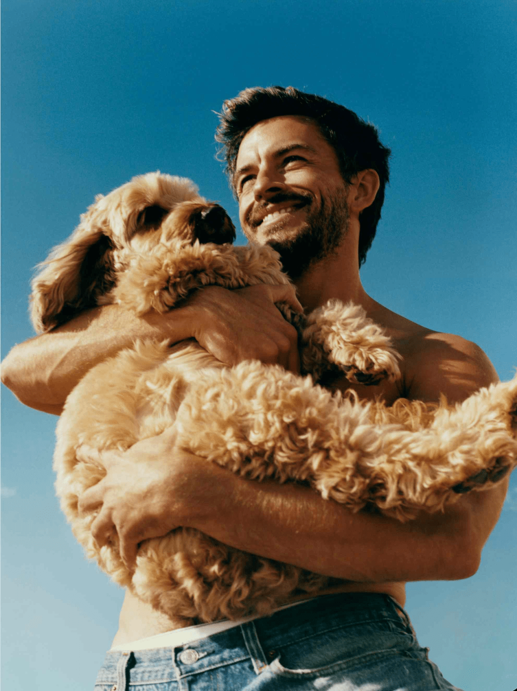 “É completamente absurdo”: Jonathan Bailey faz história como o primeiro homem gay eleito o mais sexy do&nbsp;mundo