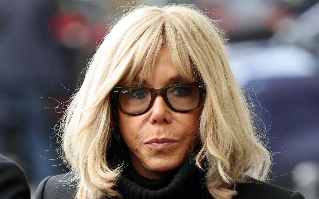 Tribunal francês condena dez pessoas por campanha transfóbica contra Brigitte&nbsp;Macron