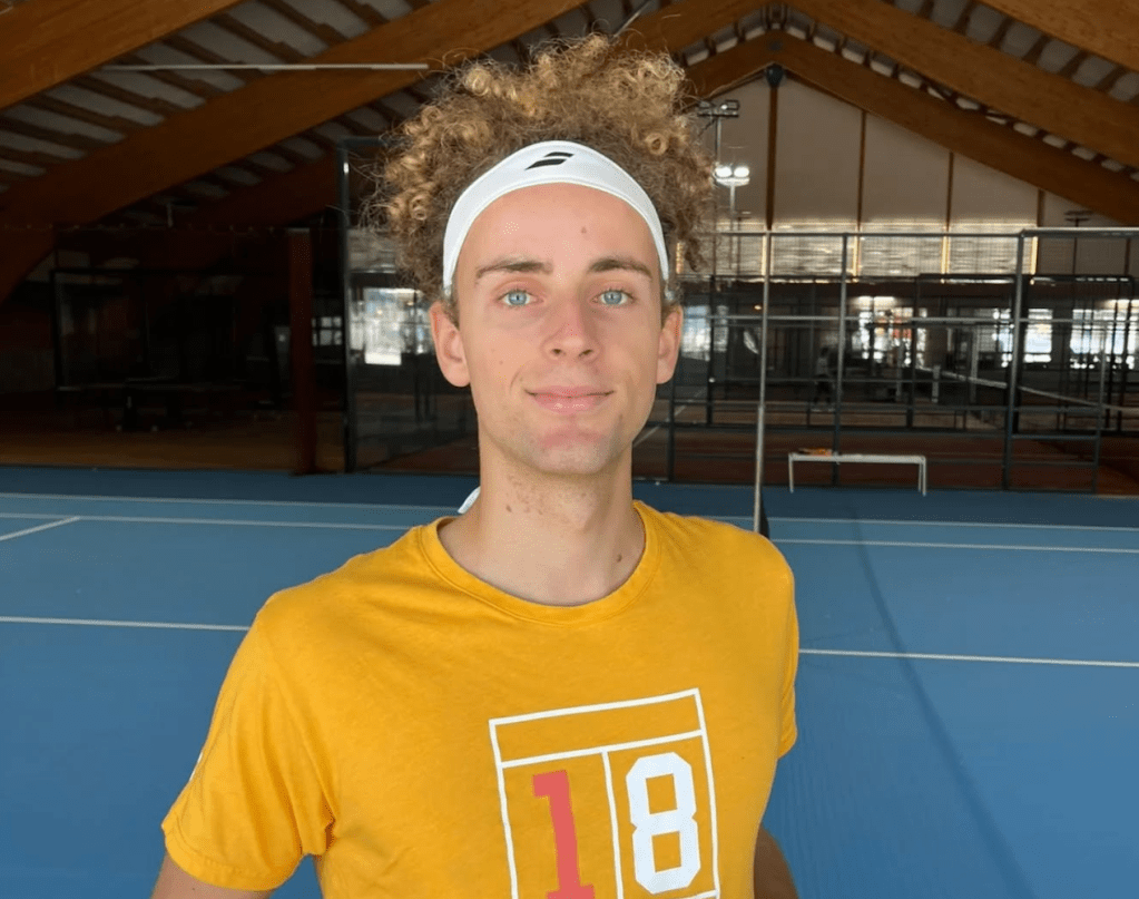 Do coming out ao court de ténis: Mika Brunold vence na estreia pela Suíça