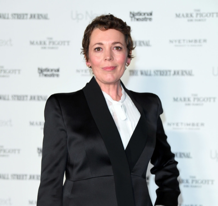 Olivia Colman diz que sempre se sentiu meio não binária