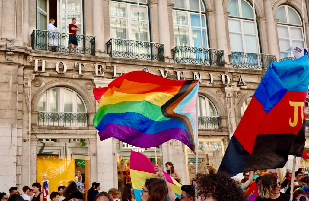 Mais de 60 entidades subscrevem comunicado que denuncia retrocesso nos direitos trans e intersexo: “A nossa autonomia não é&nbsp;debatível”