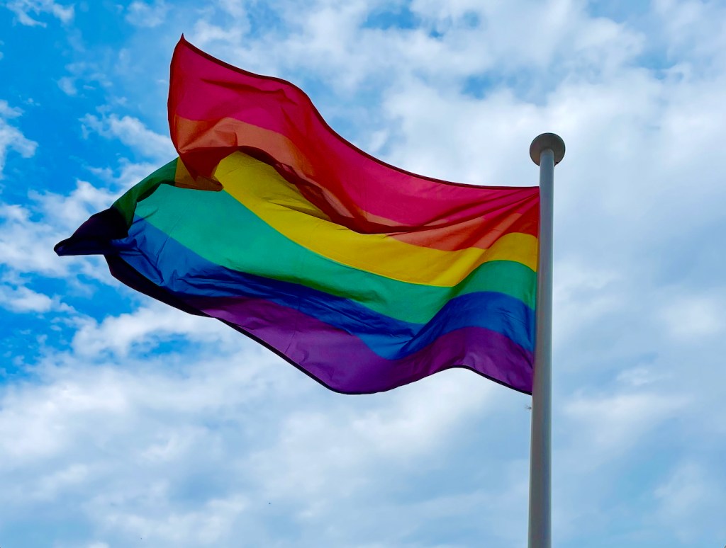 Almada e Seixal assinalam o 17 de maio com hastear da bandeira LGBTI+ enquanto Lisboa&nbsp;recua